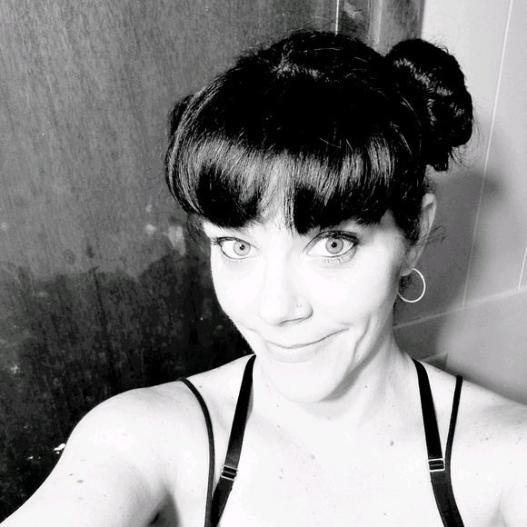 Meet your Posher, Heidi - Picture 1 of 1